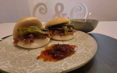 Bocadillos bao de cerdo deshilachado